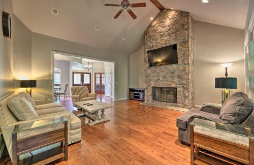 Bentonville Casa | Bentonville Home with Pool Table, 2 Mi to Downtown!
