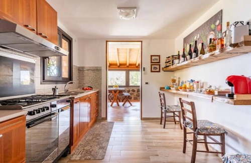 Trecastagni Chalet De Esquí | Benvenuti a Villa Gorna, un'oasi immersa nel verde tra l'Etna e il mare.