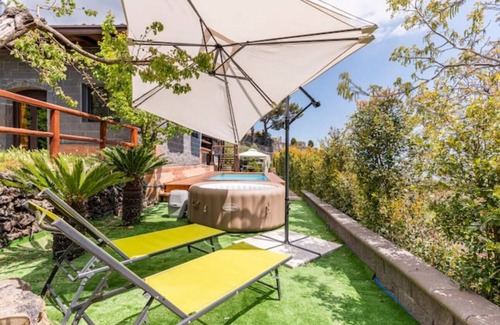 Trecastagni Chalet De Esquí | Benvenuti a Villa Gorna, un'oasi immersa nel verde tra l'Etna e il mare.