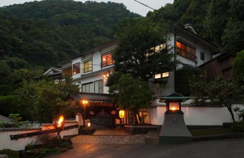 Beppu Hotel | Beppu Showaen