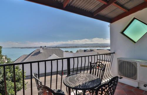 Gordons Bay Central Casa | Berg en Zee Guesthouse