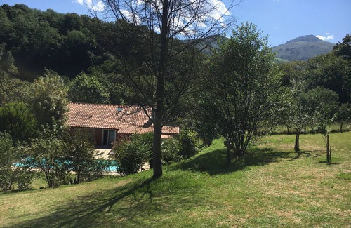Espelette Casa | Bergerie Rénovée Avec Piscine Dans un Écrin de Verdure