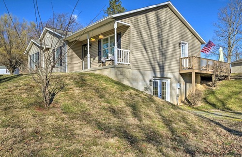 Berkeley Springs Cabaña | Berkeley Springs Vacation Home w/ Fire Pit!