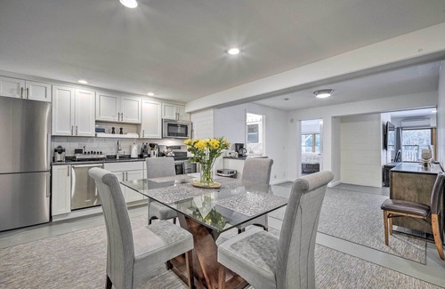 Richmond Apartamento | Berkshires Apt w/ Deck & Mtn Views!
