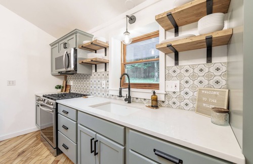 Tolland Casa | Berkshires Cabin: Lake Beach Hot Tub - TheWildeBNB