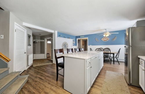 Pittsfield Casa | Berkshires Lake View, Hot Tub, Large Open Great Room, Lrg Kitchen