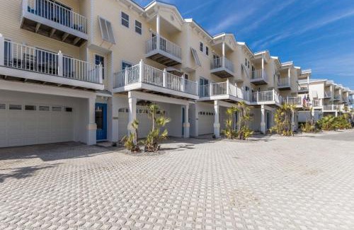 Bradenton Beach Casa | Bermuda Bay Club 1427 townhouse