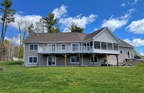 Guild Casa | Berry Mountain Lodge: Spacious 5-bedroom house close to skiing and Lake Sunapee