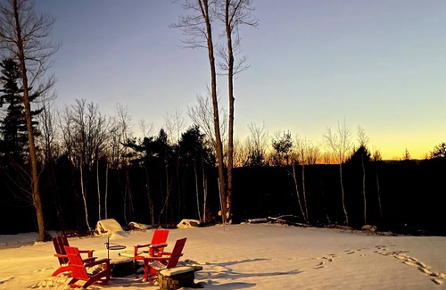 Guild Casa | Berry Mountain Lodge: Spacious 5-bedroom house close to skiing and Lake Sunapee