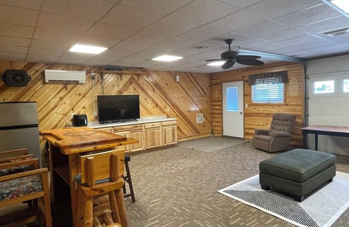 Devils Lake Cabina | "Bert Cave" - Lake Side Cabin Ackerman Acres Resort