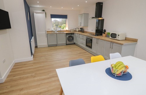 Chwilog Cabaña | BERTH, family friendly, character holiday cottage in Criccieth