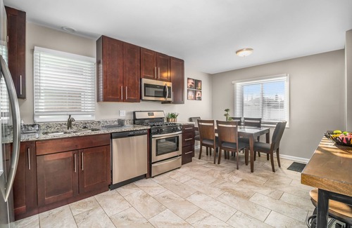 Stickney Casa | Berwyn Rental