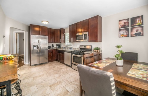 Stickney Casa | Berwyn Rental