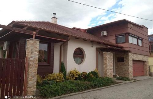 Sarvar Apartamento | Besenyei Apartman