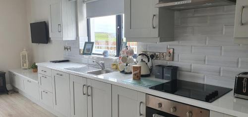 Liscannor Casa | Beside the sea & minutes from Cliffs-Clahane Shore Lodge