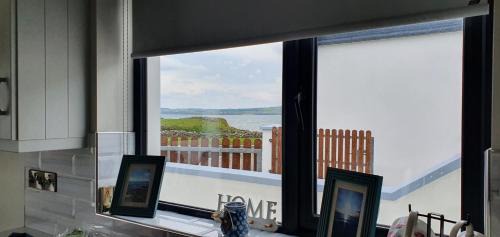 Liscannor Casa | Beside the sea & minutes from Cliffs-Clahane Shore Lodge