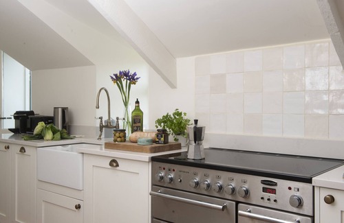 Trebarwith Cabaña | Besloe is a beautifully preserved Grade II listed Cornish five bedroom home