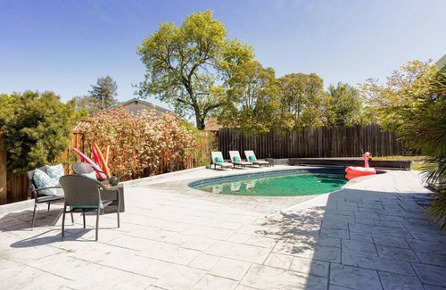 Petaluma Casa | Bespoke Family Resort w/ Pool+Spa+Outdoor Shower