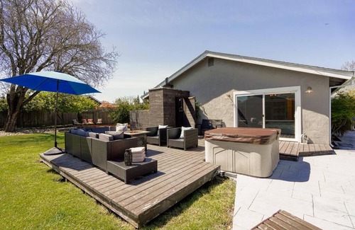 Petaluma Casa | Bespoke Family Resort w/ Pool+Spa+Outdoor Shower