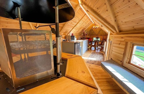 Pentney Cabina | Bespoke holiday home with private pool and hot tub, sleeps 8 ref 34073P