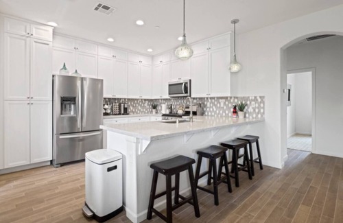 Tulare Casa | Ag show, premium outlets, Freeway, and 1 hour to National park,