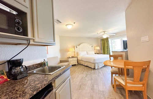 Crystal Harbour Apartamento | Best Choice! With Free Breakfast, Free Parking, Outdoor Pool!