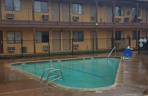 Oildale Hotel | Best Economy Inn & Suites