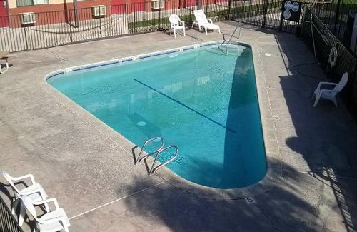 Oildale Hotel | Best Economy Inn & Suites