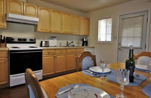 Clear Lake Cabina | Best Fishing in Clearlake Oaks at the Bass house. . . By the water.