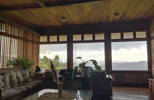 Pacuare Reserve Cama Y Desayuno | La mejor experiencia de inmersión en una granja en Finca Queveri