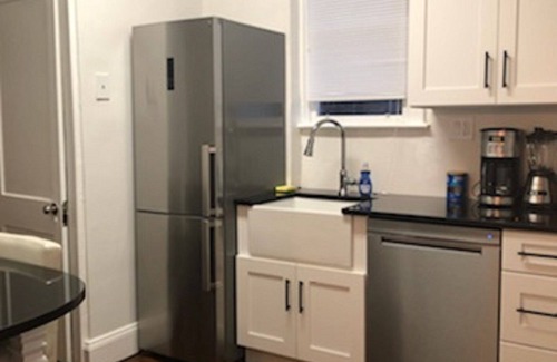 East Bronx Casa | Best in NYC! Urban feel private garden, easy access to all of NYC,NJ, LI & Conn.