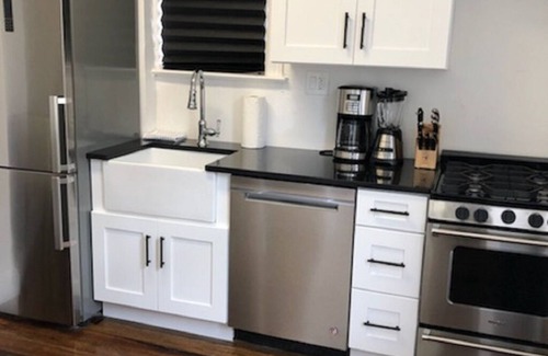 East Bronx Casa | Best in NYC! Urban feel private garden, easy access to all of NYC,NJ, LI & Conn.