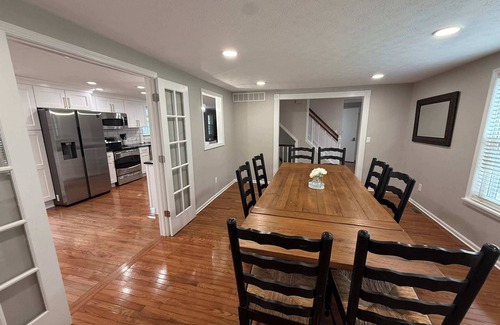 Roselawn Finance Casa | Best in show. Pool. Bar. Pool Table. Basketball.