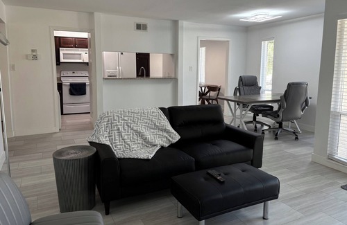 Winchester Condominio | Best Kept Secret! Las Vegas Country Club Golf Course Guard Gated, strip 1.5 mile