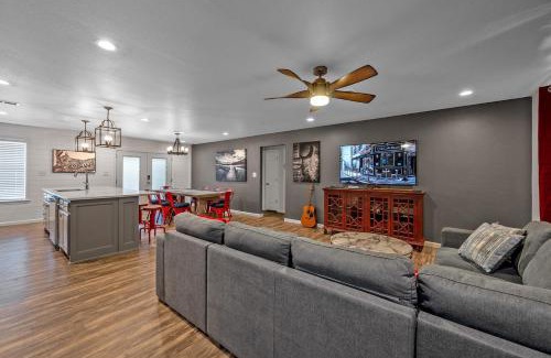 Mead Casa | Best Kitchen In Texoma! New! Playroom!