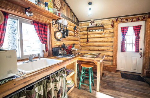 Divide Casa | Best L'il Bunkhouse on 40 Wooded Acres