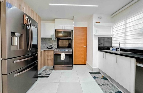 Renacimiento Apartamento | @Best Location 3BR 3.5BA AC Gym