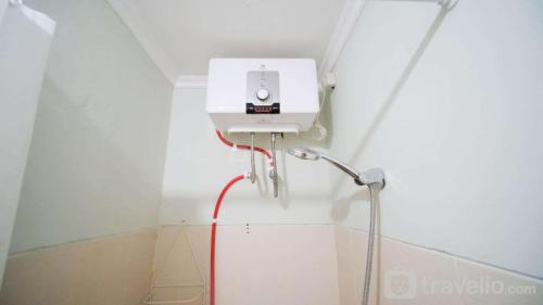 Surabaya Apartamento | Best Location and Comfy 2BR at Bale Hinggil Apartment By Travelio