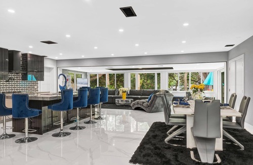 Deerfield Beach Villa | BEST LOCATION, Few min walk, Bike to Deerfield Beach and Pier. one acre property