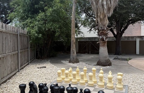 McAllen Casa | Best location in McAllen: pool, unwind, perfect for groups, Prime Location