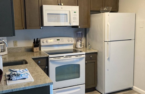Historic Hill Condominio | BEST Location in Newport on Thames St! Newport On Shore Resort - 6/19-6/26/2026