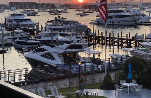 Historic Hill Condominio | BEST Location in Newport on Thames St! Newport On Shore Resort - 6/19-6/26/2026