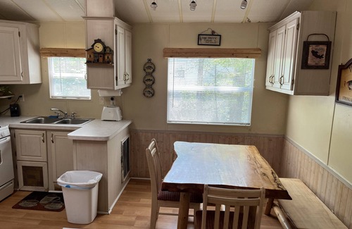 South Casco Alquiler De RV | Best location in point Sebago! Walk to beach and restaurants!