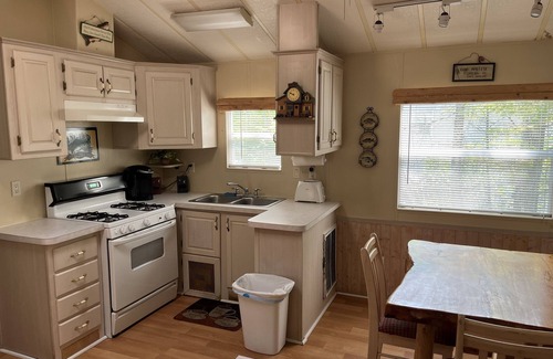 South Casco Alquiler De RV | Best location in point Sebago! Walk to beach and restaurants!