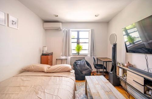Queens Casa | BEST LOCATION IN QUEENS, Everything is near by, PRIVATE ROOM