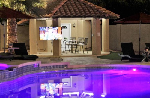 Village Estates Casa | Best Location in Scottsdale, 8 Bedroom House, Heated Pool, Spa, Game room, BBQ, Putting Green