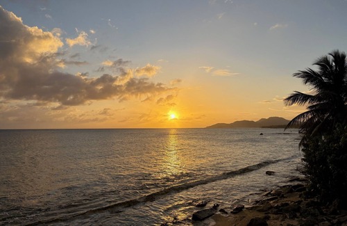 Esperanza Apartamento | Best Location in Vieques! Studio/Steps to Ocean, Biobay, Restaurants and Beaches