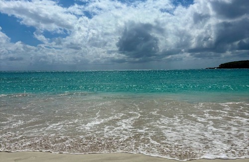 Esperanza Apartamento | Best Location in Vieques! Studio/Steps to Ocean, Biobay, Restaurants and Beaches