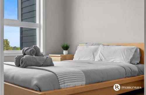 Inglewood Casa | Best Location Inglewood with 2 Bedrooms and Heated Underground Parking