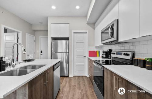 Inglewood Casa | Best Location Inglewood with 2 Bedrooms and Heated Underground Parking